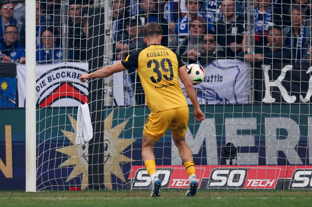 David Kubatta erzielt den Treffer zum 1:1 Ausgleich per Eigentor.
