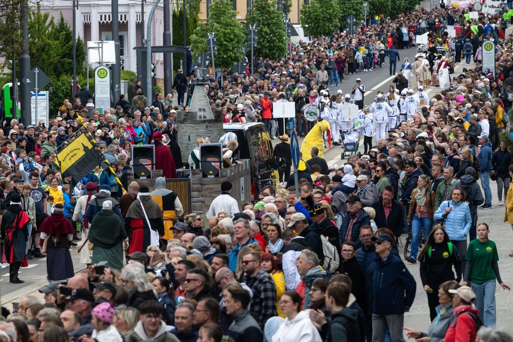 Der Festumzug wurde von mehr als 3.000 Mitwirkenden gestaltet.
