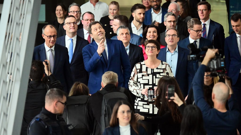 Der designierte Kanzler Merz spricht von „Arbeitskoalition“. Am Dienstag soll das schwarz-rote Regierungsbündnis seine Arbeit aufnehmen. (Archivbild)