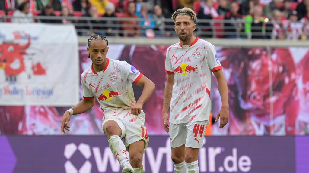 Kevin Kampl und Xavi Simons (l.).