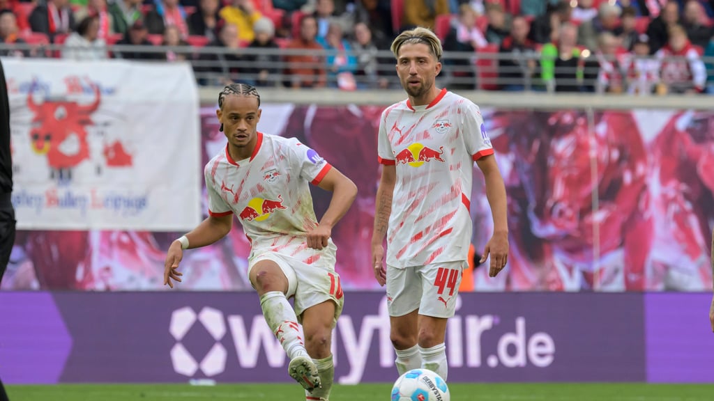 Kevin Kampl und Xavi Simons (l.).