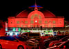 Mit seiner LED-Beleuchtung setzt der Hauptbahnhof Halle selbst ein optisches Ausrufezeichen.