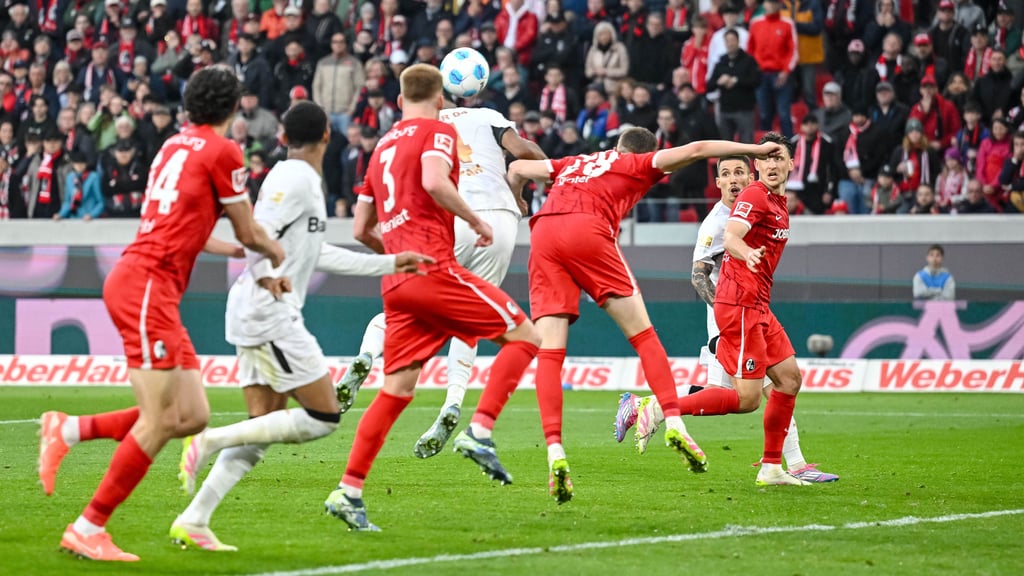 Diese Aktion könnte für RB Millionen wert sein: Jonathan Tah erzielt das 2:2.