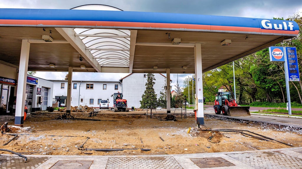 Bis auf das Gebäude selbst und die unterirdischen Tanks erneuert die Greenline – alternative Energien GmbH die Tankstelle in Griebo nahezu komplett.