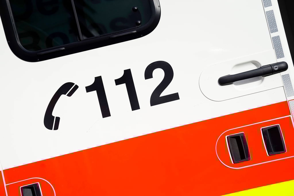 Im Rettungswagen schlug der 21-jährige Mann den Sanitäter.