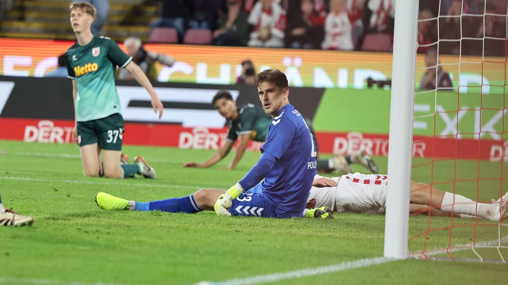 Ex-FCM-Torhüter Julian Pollersbeck spielte 1:1 beim 1. FC Köln, steigt aber dennoch mit Jahn Regensburg aus der 2. Bundesliga ab.