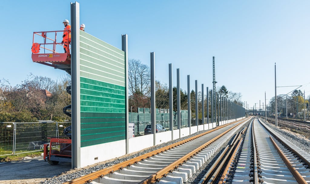 Die Bahn muss beim Lärmschutzausbau entlang der Bestandsstrecke mehr Tempo machen. (Archivbild)