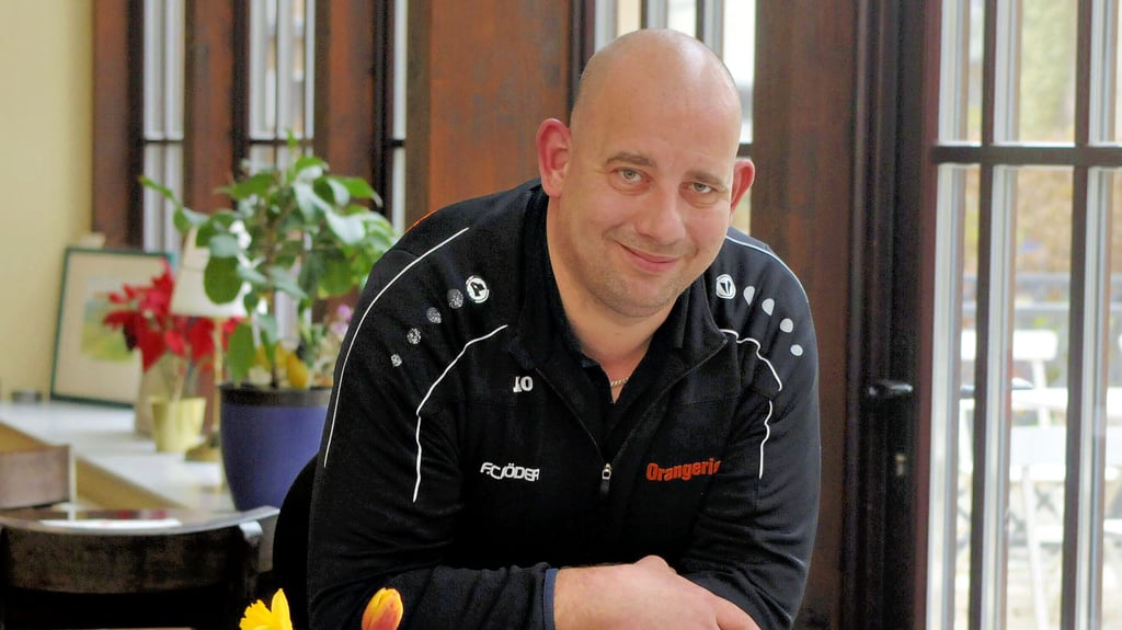 Christian Klieber ist Küchenchef in der Orangerie in Großjena und engagiert sich beim SC Naumburg.