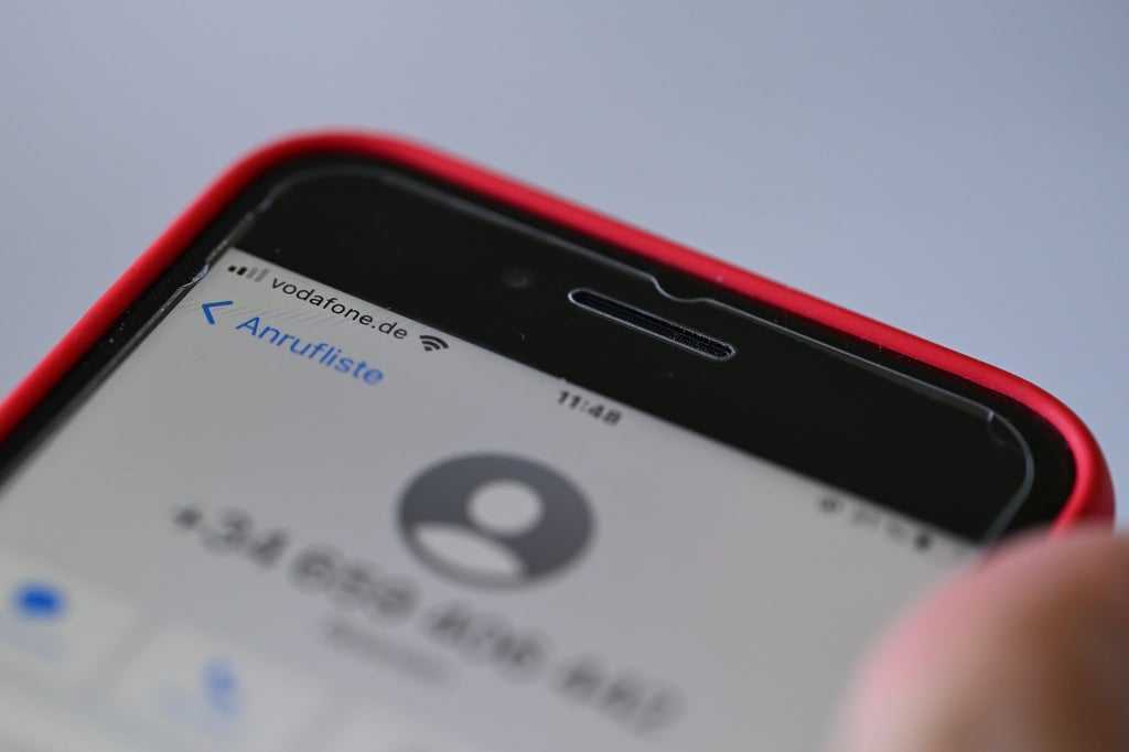 Ein Anruf aus Spanien, den man so gar nicht erwartet? Gut möglich, dass es sich um Betrüger handelt - wie hier auf einem Handy mit Vodafone-Vertrag.