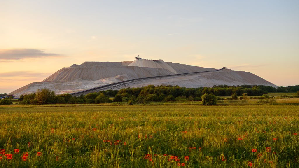 Nicht alles, was die Bergleute in Zielitz aus der Erde holen, lässt sich verarbeiten – und landet auf der Abraumhalde.