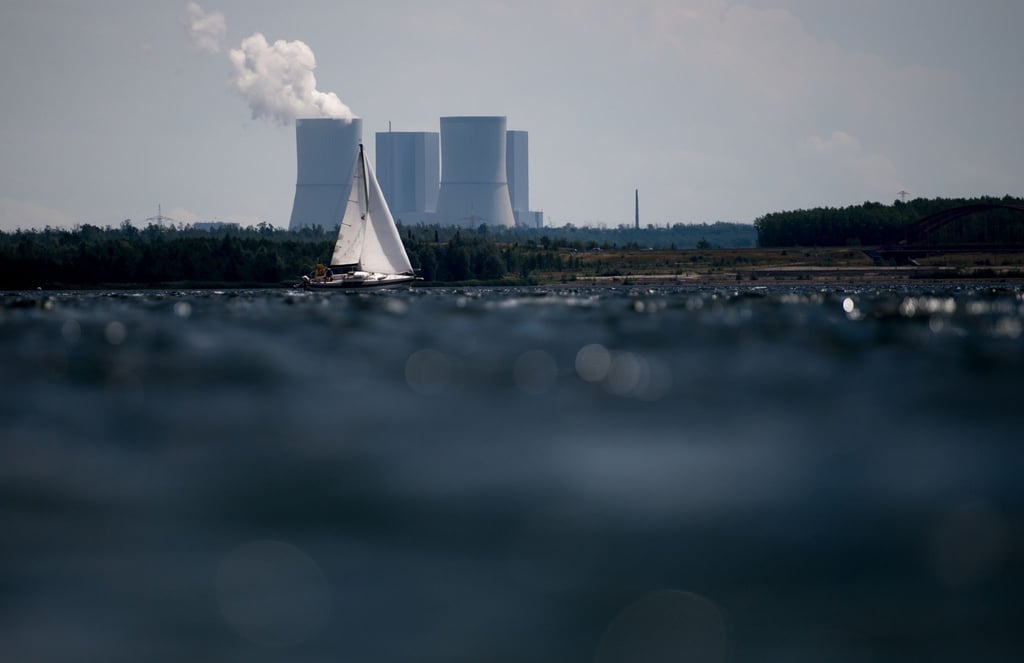 Polizeitaucher suchen nach Leiche in See bei Leipziger (Archivbild).