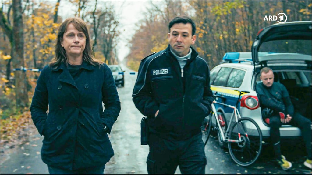 Als Komparse ist Christian Schlotfeldt (rechts) im neuen Polizeiruf 110 aus Magdeburg zu sehen, in dem Claudia Michelsen das 20. Mal die Rolle der Ermittlerin Doreen Brasch übernimmt.