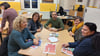Speeddating für Seiteneinsteiger ein den Lehrerberuf gibt es schon länger. Das Foto zeigt eine solche Veranstaltung an der Friedensschule in Dessau im Jahr 2023. 