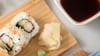 Gari ist in dünne Scheiben geschnittener, süßsauer eingelegter Ingwer. Mit nur wenigen anderen Zutaten kann man Ingwer auf japanische Art leicht selbst zubereiten.