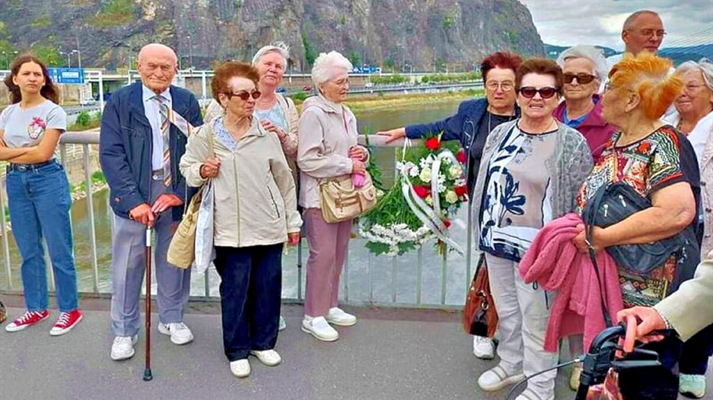 An der Eduard-Benes-Brücke in Usti nad Laben erinnern die Sudetendeutschen regelmäßig an die Opfer der Vertreibung im Jahr 1945.