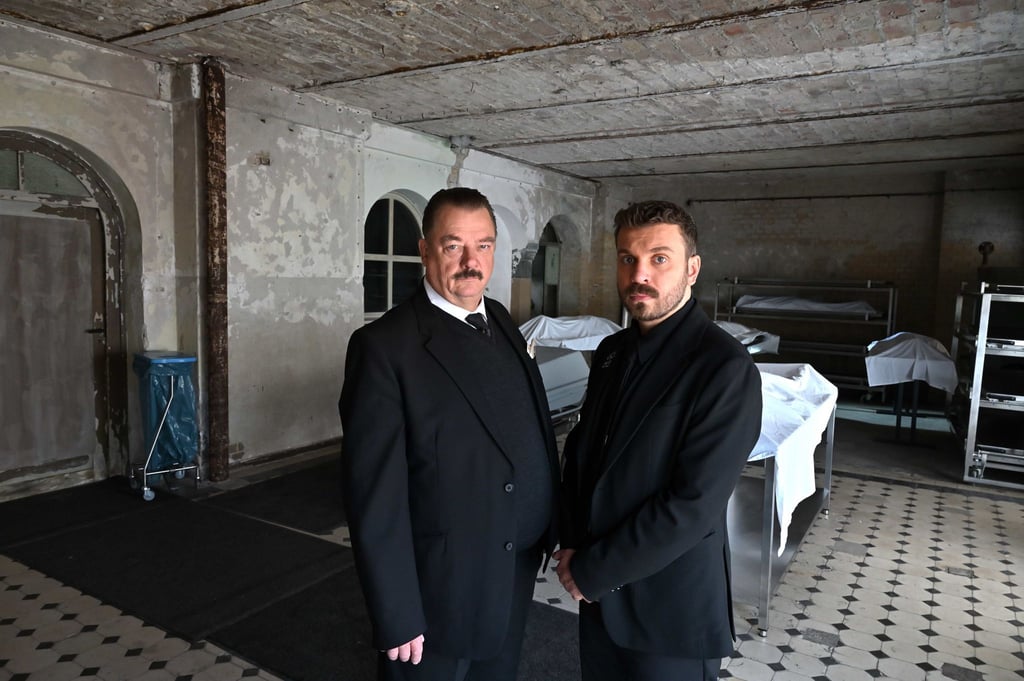 Eric macht bei Volker Mutz ein Praktikum als Bestatter.