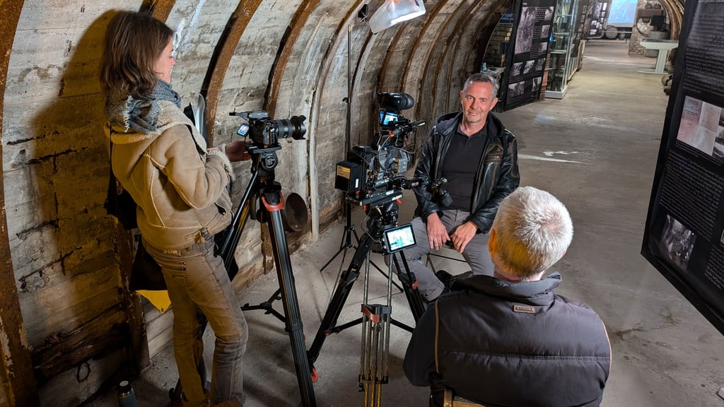 Im Bunkermuseum in Krumpa wurde Matthias Koch aus Mücheln für die Spionage-Doku interviewt.