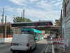 Momentan ist die Hallische Straße in Magdeburg wegen der Arbeiten der Deutschen Bahn nur als Einbahnstraße in Richtung Innenstadt geöffnet.