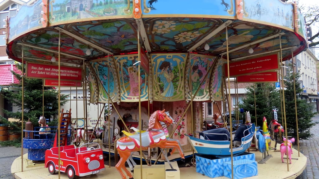 Auch ein Kinderkarussell wurde bereits auf ebay Kleinanzeigen angeboten.