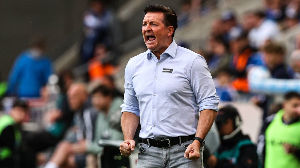 Christian Titz, Cheftrainer vom 1. FC Magdeburg, tobt an der Seitenlinie: Sein Team verlor mit 0:5 gegen Preußen Münster in der 2. Bundesliga.