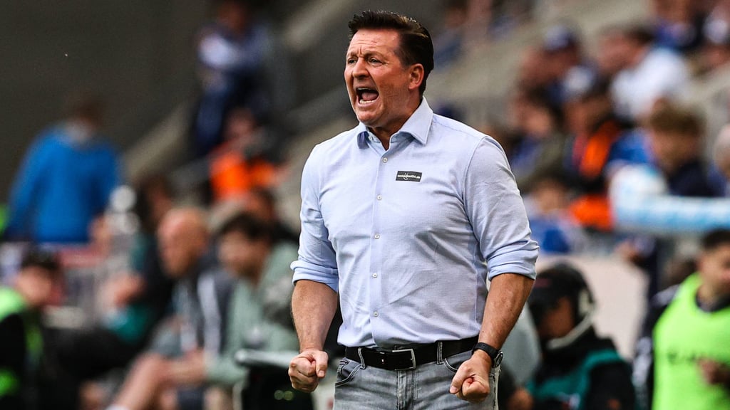 Christian Titz, Cheftrainer vom 1. FC Magdeburg, tobt an der Seitenlinie: Sein Team verlor mit 0:5 gegen Preußen Münster in der 2. Bundesliga.