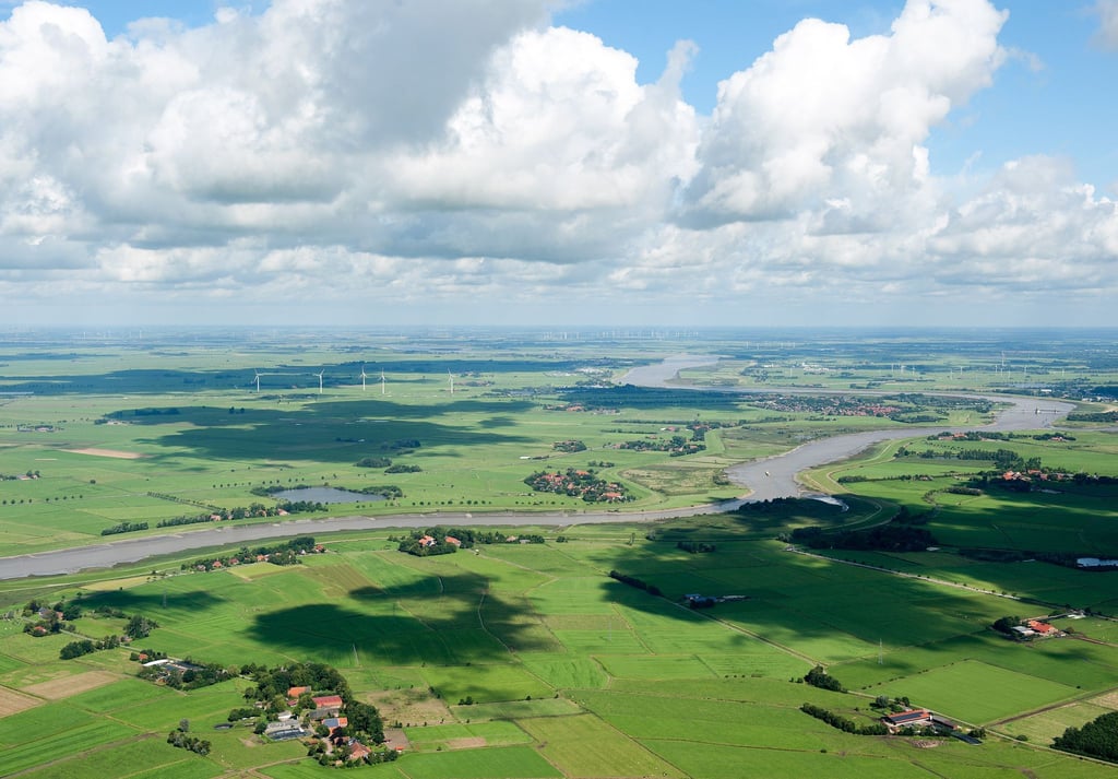 Im Laufe des Tages sollen dichte Wolken von Norden über Niedersachsen und Bremen aufziehen. (Symbolbild)