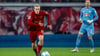 Xaver Schlager (L) und Peter Gulacsi mischen wieder im RB-Mannschaftstraining mit