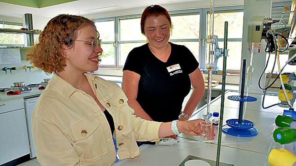 Interessierte können sich auch in den Laboren der Hochschule Anhalt umschauen.