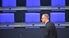 Friedrich Merz ist im ersten Wahlgang nicht zum Bundeskanzler gewählt worden - und der Dax gibt nach.