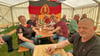Das 50. Jubiläum der Drushba-Trasse wurde von ehemaligen Trassenbauern unter der  DDR-Fahne beim traditionellen Treffen in Zabakuck gefeiert.