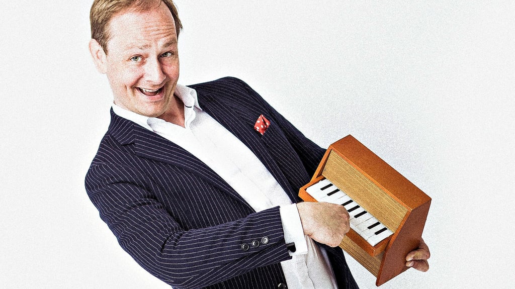 Pianist Christoph Reuter hat sein Klavier immer dabei.