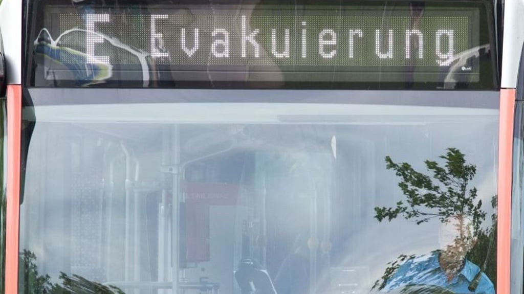 Ein Bus war in Hettstedt im Einsatz. In der Novalisstraße wurden 22 Menschen evakuiert.
