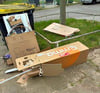 Müll liegt in der Wäschkestraße.