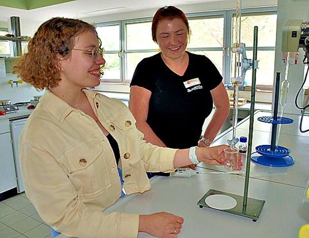 Interessierte können sich auch in den Laboren der Hochschule Anhalt umschauen.