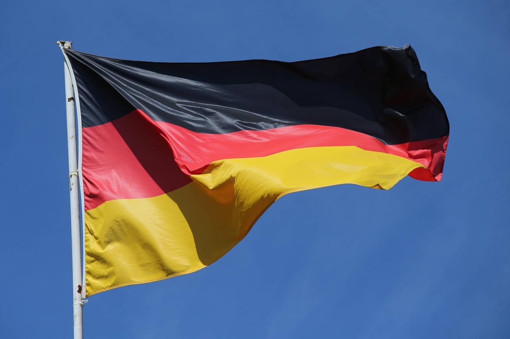 Weht an den Schulen im Burgenlandkreis bald die deutsche Flagge? Die Debatte darüber wird wohl nun bald an vielen Schulen geführt.