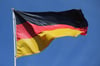 Weht an den Schulen im Burgenlandkreis bald die deutsche Flagge? Die Debatte darüber wird wohl nun bald an vielen Schulen geführt.