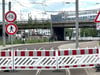 Eine Momentaufnahme am Montag (5. Mai 2025) am Nachmittag: Sowohl Radfahrer als auch Fußgänger ignorieren die Absperrungen rund um die einsturzgefährdete Magdeburger Ringbrücke am Damaschkeplatz.
