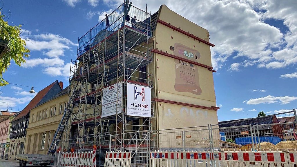 Das Haus in der Magdeburger Straße wird teileise abgebrochen.