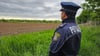 An einem Feld am Rande von Benndorf hatte die Polizei die Leiche einer Frau entdeckt.