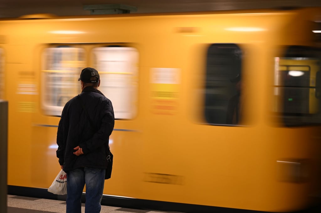 Mithilfe von Wegedaten der Fahrgäste will die BVG Erkenntnisse über die Nutzung ihres Angebots sammeln. (Archivbild)