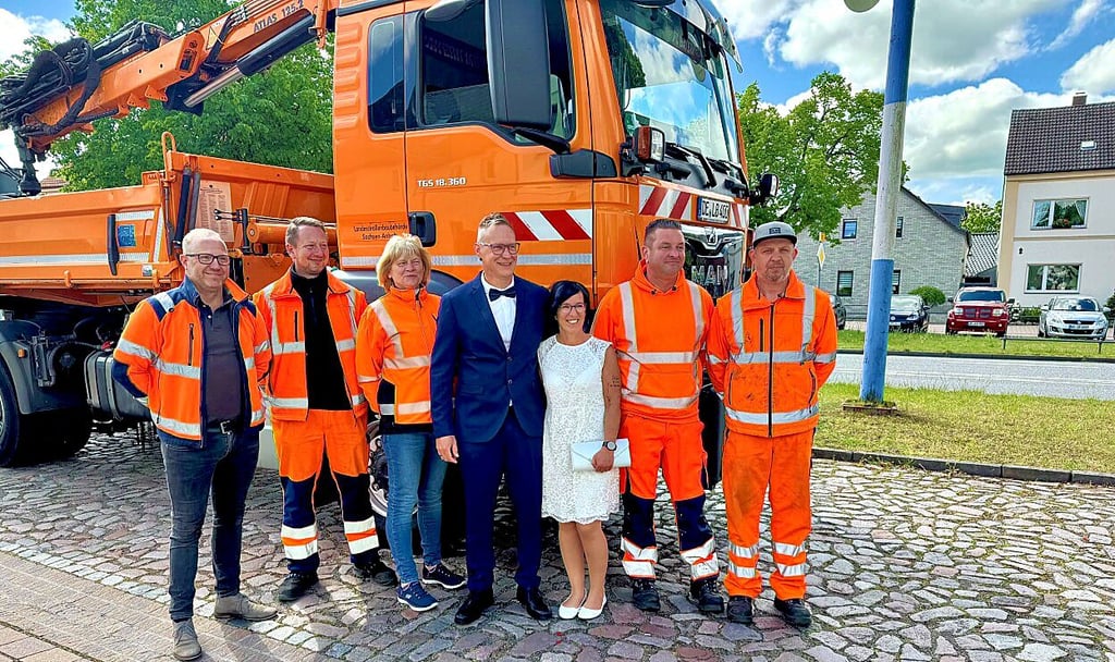 Die Kollegen von der Straßenmeisterei Jessen sind auch gekommen.