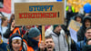 Im Dezember hatte es eine Demonstration gegen Sozialabbau in der Behindertenhilfe gegeben - kurz darauf stellte ein erstes Haus der Behindertenhilfe Insolvenzantrag. (Archivbild)