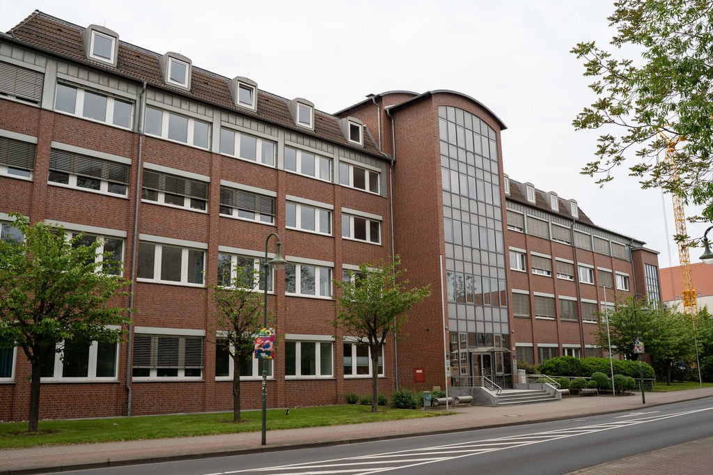 Zwei Veruteilte sind ihrem eigenen Berufungsverfahren vor dem Landgericht Dessau-Roßlau unentschuldigt ferngeblieben.