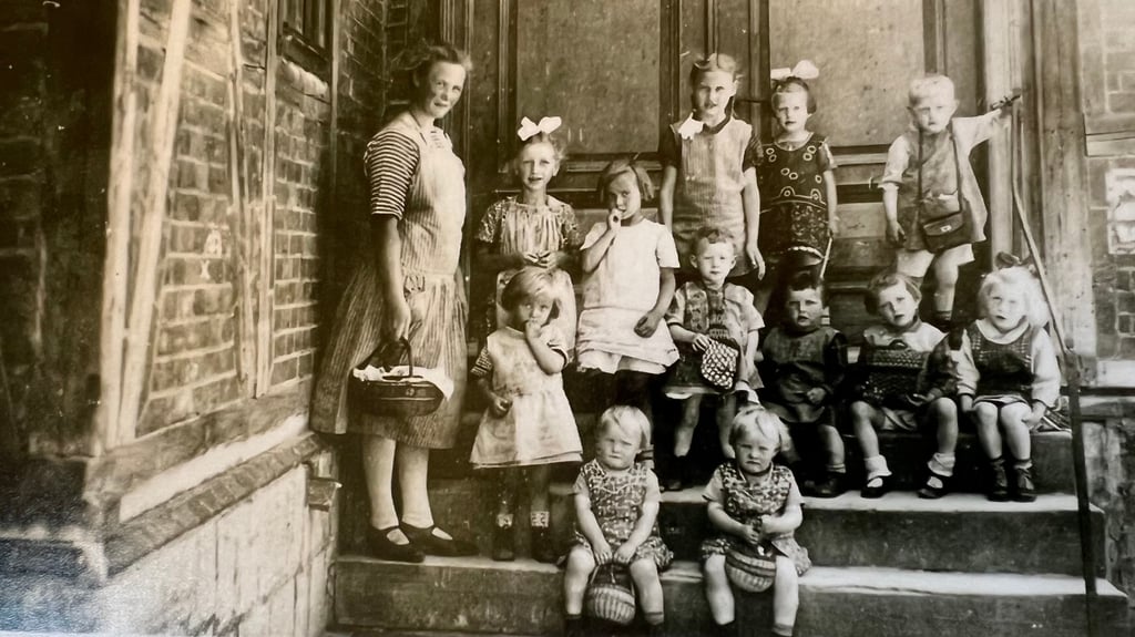 Die Anfänge der Kinderbetreuung: Hier ein Foto von 1930 bei Schmagolds Saal.