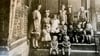 Die Anfänge der Kinderbetreuung: Hier  ein Foto von 1930 bei Schmagolds Saal.