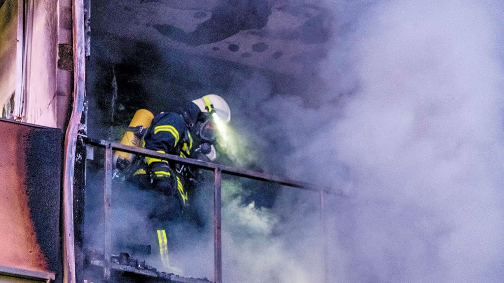 Die Feuerwehr rückte zu einem Wohnungsbrand in der Nordendstraße in Wittenberg aus.