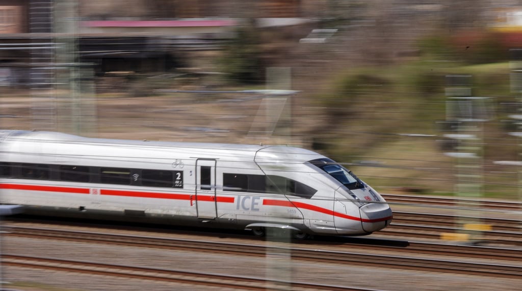 Viele ICE-Reisende müssen sich in Geduld üben (Symbolbild)
