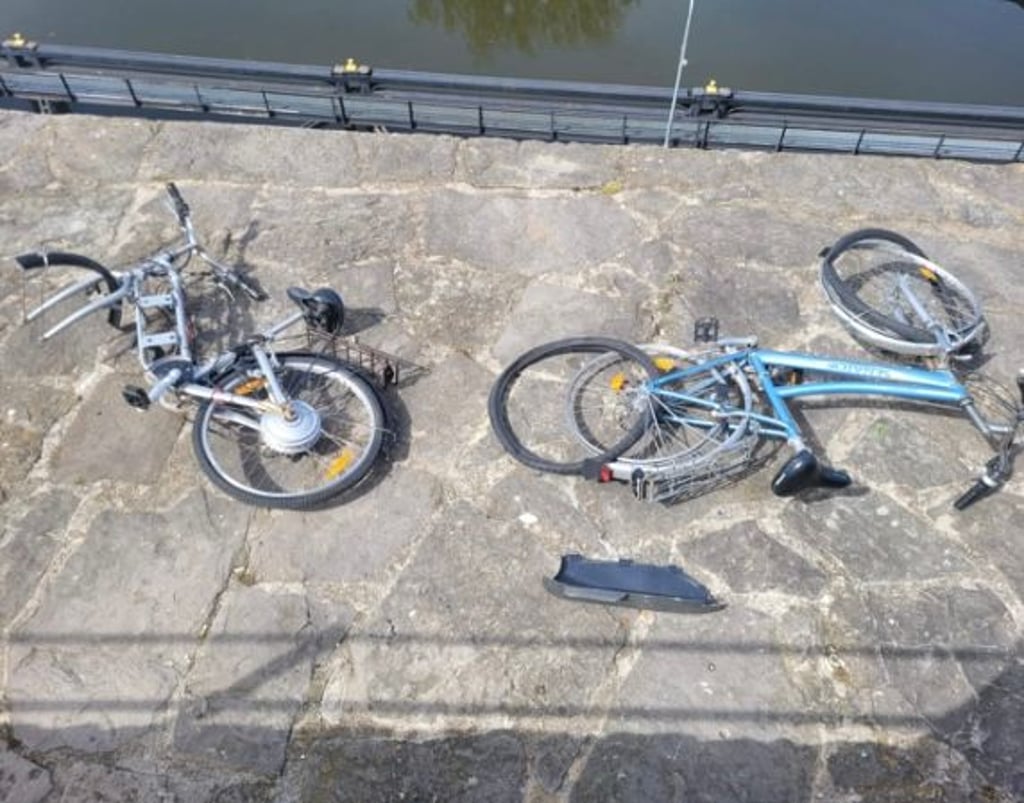 Fahrräder wurden achtlos auf die Schlossterrassen geworfen.