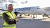 Geschäftsführer Axel Schefe vor einem der drei Airbus A320neo, die Marabu in Leipzig/Halle stationiert hat.