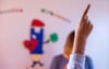 Fängt die Schule später an, sind Kinder aufmerksamer. Das zumindest ist die Idee hinter einem möglichen späteren Unterrichtsbeginn.  